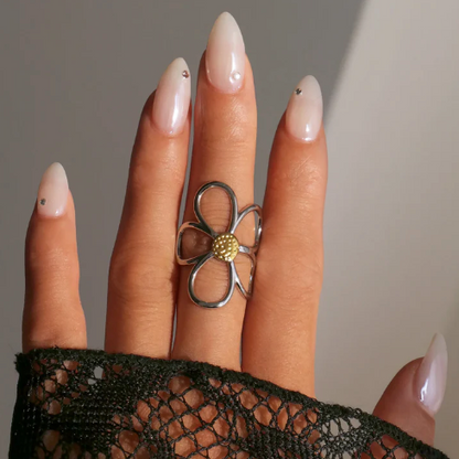 June Garden Daisy Ring